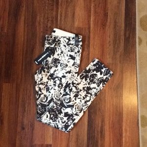 Bebe Etched Floral Icon Skinny Jeans Size 28